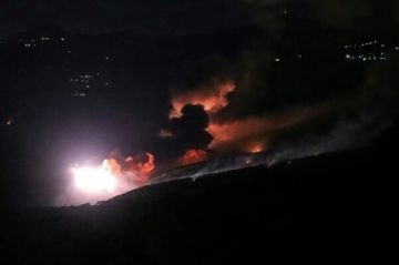 الجيش الإسرائيلي نفذ تفجيرا كبيرا في زوطر الشرقية وألقى قنابل مضيئة في الضهيرة وقصف كفررمان بالقدائف الفوسفورية الجيش الإسرائيلي نفذ تفجيرا كبيرا في زوطر الشرقية وألقى قنابل مضيئة في الضهيرة وقصف كفررمان بالقدائف الفوسفورية