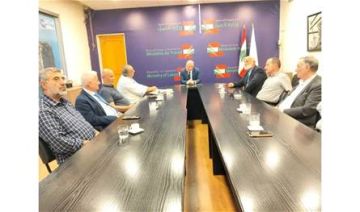 وزير استقبل وفدا من الأجراء المتقاعدين لبحث تسوية تعويضات نهاية الخدمة وزير استقبل وفدا من الأجراء المتقاعدين لبحث تسوية تعويضات نهاية الخدمة