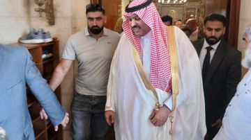 الدوسري أدى صلاة الجمعة في طرابلس الدوسري أدى صلاة الجمعة في طرابلس