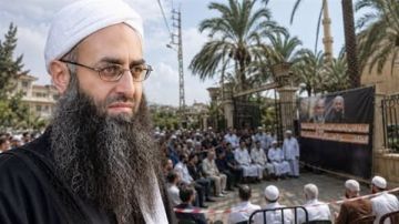 مناصرو احمد الاسير: لن نرضى بأستهداف اهل السنة .. والقادم عنوانه الغضب مناصرو احمد الاسير: لن نرضى بأستهداف اهل السنة .. والقادم عنوانه الغضب