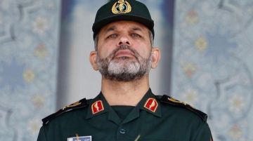 وحيدي لقوات حرس الثورة: أخضعتم أقوى جيش في تاريخ العالم وحيدي لقوات حرس الثورة: أخضعتم أقوى جيش في تاريخ العالم