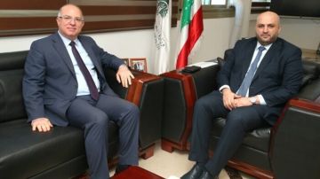 اجتماع تنسيقي بين وزيري الصحة والعمل لضمان استمرارية التغطيات الصحية اجتماع تنسيقي بين وزيري الصحة والعمل لضمان استمرارية التغطيات الصحية
