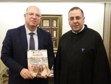 وزارة العمل والمعهد الفني الأنطوني ينظمان دورات مجانية في فن الفسيفساء وكتابة الأيقونات وزارة العمل والمعهد الفني الأنطوني ينظمان دورات مجانية في فن الفسيفساء وكتابة الأيقونات