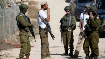 الضفة: مستوطنون يقتلون فتى فلسطينا أمام منزله في الخليل الضفة: مستوطنون يقتلون فتى فلسطينا أمام منزله في الخليل
