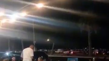فيديو لمشهد خطير: استعراضات وسباق سيارات في الشارع!