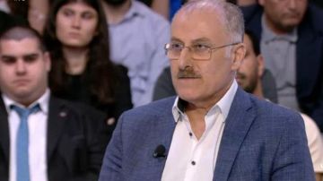 عبدالله التقى وفدا من الاتحاد العمالي ورابطة موظفي القطاع العام عبدالله التقى وفدا من الاتحاد العمالي ورابطة موظفي القطاع العام