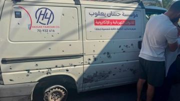 غـارة من مسيرة استـهدفت فان عند مدخل دوحة كفر رمان،ولم يفد عن إصابات غـارة من مسيرة استـهدفت فان عند مدخل دوحة كفر رمان،ولم يفد عن إصابات