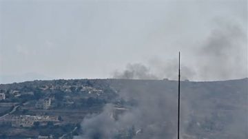 الجيش الإسرائيلي يقوم بإحراق منازل في بلدة حولا الجيش الإسرائيلي يقوم بإحراق منازل في بلدة حولا
