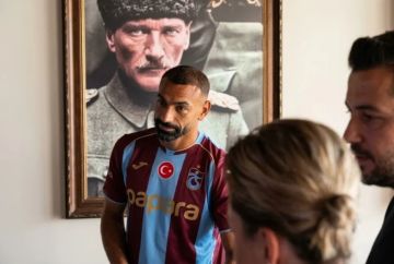 بالفيديو محمد صلاح يتلقى هدية غريبة في طرابزون بالفيديو محمد صلاح يتلقى هدية غريبة في طرابزون