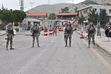 لبنان يعيد ترتيب علاقاته الأمنية مع دمشق ويلغي مئات آلاف المذكرات بحق سوريين لبنان يعيد ترتيب علاقاته الأمنية مع دمشق ويلغي مئات آلاف المذكرات بحق سوريين