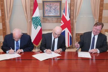 وزيرا الداخلية والدفاع يوقعان مذكرة تفاهم مع بريطانيا لدعم الأمن في لبنان وزيرا الداخلية والدفاع يوقعان مذكرة تفاهم مع بريطانيا لدعم الأمن في لبنان