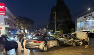 على طريق عام أميون حادث سير بين 3 سيارات على طريق عام أميون حادث سير بين 3 سيارات