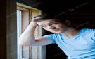 عندما يقنعك عقلك أنك غير محبوب: كيف تهزم الفكرة التي تسرق ثقتك بنفسك؟