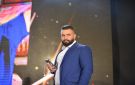 من هندسة الزراعة إلى صناعة الضحكة.. أبو علي الساحلي يثبت أن الكوميديا المحترمة قادرة على كسب قلوب الناس