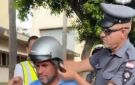بالفيديو: قوى الأمن توزع الخوذ الواقية والسترات