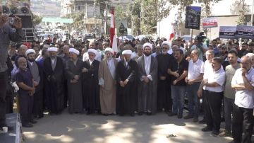 أهالي البلدات المحتلة والمتضررة أمام سرايا النبطية: لعودة النازحين وإعادة الإعمار ودفع بدلات الإيواء أهالي البلدات المحتلة والمتضررة أمام سرايا النبطية: لعودة النازحين وإعادة الإعمار ودفع بدلات الإيواء