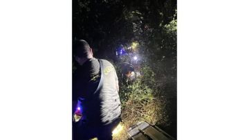 الدفاع المدني: قتيل و13 جريحا سوريا إثر تدهور سيارة فان في غلبون - قضاء جبيل الدفاع المدني: قتيل و13 جريحا سوريا إثر تدهور سيارة فان في غلبون - قضاء جبيل
