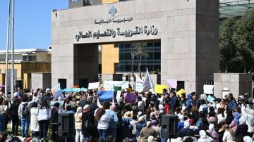الأساتذة المتعاقدون في الأساسي الرسمي: كيف سينطلق العام الدراسي في لبنان من دون 3,500 أستاذ؟ تحركاتنا القادمة نحن نحدد لها نقطة الصفر الأساتذة المتعاقدون في الأساسي الرسمي: كيف سينطلق العام الدراسي في لبنان من دون 3,500 أستاذ؟ تحركاتنا القادمة نحن نحدد لها نقطة الصفر