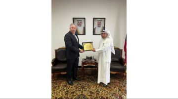 سفير الكويت كرم العميد كرنيب وثمن جهوده سفير الكويت كرم العميد كرنيب وثمن جهوده