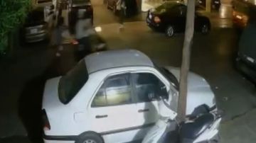 بالفيديو: نشل حقيبتها وأسقطها أرضا وفر بالفيديو: نشل حقيبتها وأسقطها أرضا وفر