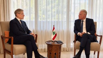 لقاء بين رجي ومستشار الرئيس الروماني لقاء بين رجي ومستشار الرئيس الروماني