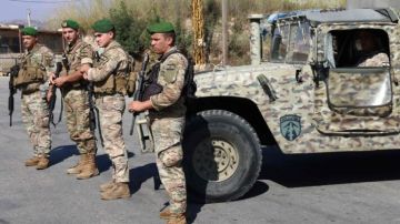 النشرة: قوة الجيش داهمت بلدة بريتال فجرا بحثا عن مطلوبين إثر اشتباكات بين عائلتين النشرة: قوة الجيش داهمت بلدة بريتال فجرا بحثا عن مطلوبين إثر اشتباكات بين عائلتين
