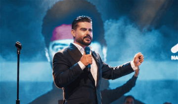 بسبب كزدورة.. هذا ما قام به ناصيف زيتون (فيديو) بسبب كزدورة.. هذا ما قام به ناصيف زيتون (فيديو)