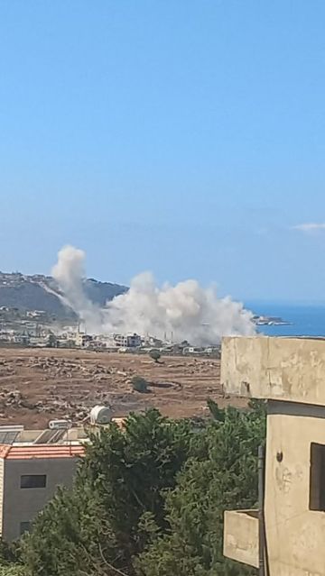 جيش العدو ينفذ سلسلة تفجيرات في بلدة المنصوري جيش العدو ينفذ سلسلة تفجيرات في بلدة المنصوري