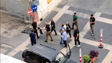 شجار وتضارب بين شاب اراد اخراج والدته من مستشفى المشرق في بيروت وعدد من رجال الامن التابعين للمستشفى ! شجار وتضارب بين شاب اراد اخراج والدته من مستشفى المشرق في بيروت وعدد من رجال الامن التابعين للمستشفى !
