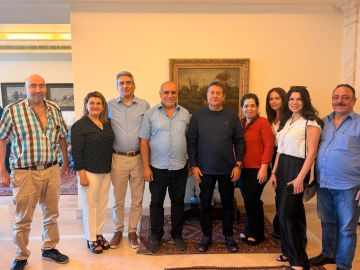 وفد ثانوية الأخطل الصغير زاره حاملا معارضة قرار الدمج وكنعان يتحرك وفد ثانوية الأخطل الصغير زاره حاملا معارضة قرار الدمج وكنعان يتحرك