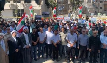 أهالي البلدات المحتلة والمتضررة أمام سرايا النبطية: عودة النازحين وإعادة الإعمار ودفع بدلات الإيواء أهالي البلدات المحتلة والمتضررة أمام سرايا النبطية: عودة النازحين وإعادة الإعمار ودفع بدلات الإيواء