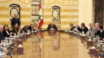 بين حرب تلوح وطريق سلام مفتوح: أين تقف الحكومة؟ بين حرب تلوح وطريق سلام مفتوح: أين تقف الحكومة؟