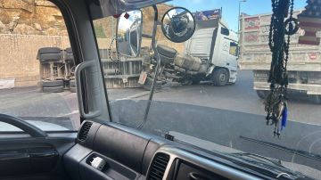 بالفيديو: انقلاب شاحنة بالفيديو: انقلاب شاحنة