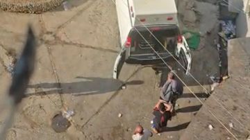 بالفيديو: نقل سجين في رومية إلى المستشفى بعد تدهور صحته بالفيديو: نقل سجين في رومية إلى المستشفى بعد تدهور صحته