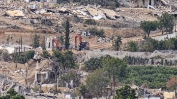تحرك لآليات وجرافات الجيش الإسرائيلي في المنصوري تحرك لآليات وجرافات الجيش الإسرائيلي في المنصوري