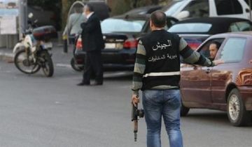 النشرة: مخابرات الجيش اوقفت في كمين محكم مطلوبا عند مدخل بلدة طليا النشرة: مخابرات الجيش اوقفت في كمين محكم مطلوبا عند مدخل بلدة طليا