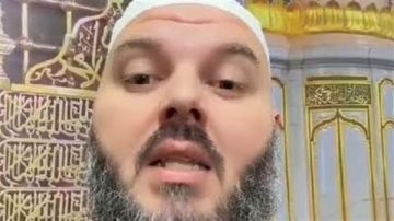 حسن مرعب داعيا : اللهم كما بشرتنا ب سوريا بشرنا ب اليمن و العراق و لبنان ! حسن مرعب داعيا : اللهم كما بشرتنا ب سوريا بشرنا ب اليمن و العراق و لبنان !