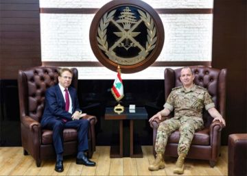 قائد الجيش التقى السفير الفرنسي وكبير مستشاري وزارة الدفاع البريطانية وبحثا معهما التطورات في لبنان والمنطقة قائد الجيش التقى السفير الفرنسي وكبير مستشاري وزارة الدفاع البريطانية وبحثا معهما التطورات في لبنان والمنطقة