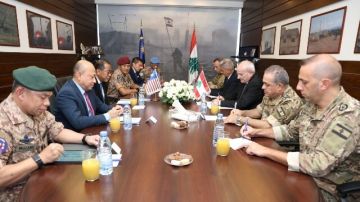وزير الدفاع اطلع نظيره الماليزي على تداعيات الاعتداءات الإسرائيلية المتواصلة واكد ضرورة الانسحاب ووقف اطلاق النار وزير الدفاع اطلع نظيره الماليزي على تداعيات الاعتداءات الإسرائيلية المتواصلة واكد ضرورة الانسحاب ووقف اطلاق النار
