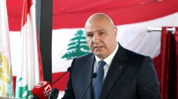 الرئيس عون للجيش: سلاحكم هو السلاح الوحيد المشروع الرئيس عون للجيش: سلاحكم هو السلاح الوحيد المشروع