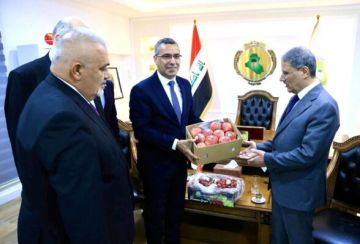 هاني بحث في بغداد بتوسيع صادرات التفاح اللبناني وتسهيل التبادل الزراعي والتحويلات المالية هاني بحث في بغداد بتوسيع صادرات التفاح اللبناني وتسهيل التبادل الزراعي والتحويلات المالية