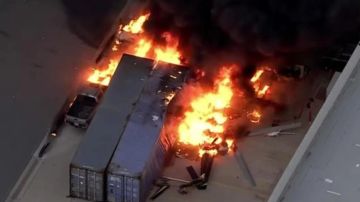 بالفيديو: سقوط مروحية في لوس انجلوس... ووفاة 3 أشخاص بالفيديو: سقوط مروحية في لوس انجلوس... ووفاة 3 أشخاص