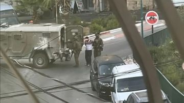 قوات الاحتلال تقتحم مدنا ومخيمات بالضفة الغربية المحتلة وتعتقل فلسطينيين قوات الاحتلال تقتحم مدنا ومخيمات بالضفة الغربية المحتلة وتعتقل فلسطينيين