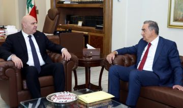 الرئيس عون عرض مع كمال حايك أوضاع مؤسسة كهرباء لبنان واستقبل مخزومي الرئيس عون عرض مع كمال حايك أوضاع مؤسسة كهرباء لبنان واستقبل مخزومي