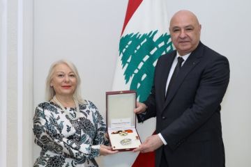 الرئيس عون منح سفيرة اليونان وسام الأرز تقديرا لجهودها بتعزيز العلاقات الثنائية الرئيس عون منح سفيرة اليونان وسام الأرز تقديرا لجهودها بتعزيز العلاقات الثنائية
