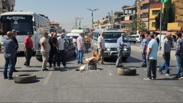 وقفة احتجاجية للعسكريين المتقاعدين عند المدخل الجنوبي لبعلبك وقفة احتجاجية للعسكريين المتقاعدين عند المدخل الجنوبي لبعلبك