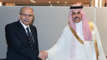 بالفيديو: سلام يلتقي بن فرحان في نيويورك بالفيديو: سلام يلتقي بن فرحان في نيويورك