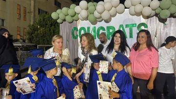 مدرسة صور الأولى تحتفي بتخرج طلابها وتكرم مسيرة مديرة المدرسة قبيل تقاعدها مدرسة صور الأولى تحتفي بتخرج طلابها وتكرم مسيرة مديرة المدرسة قبيل تقاعدها