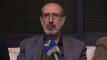 الموسوي: ننبه الجامعة العربية من مشروع قرار وزارة الخارجية المرسل لها ونعلن باسم حزب الله رفضنا لمشروع الفتنة المقترح الموسوي: ننبه الجامعة العربية من مشروع قرار وزارة الخارجية المرسل لها ونعلن باسم حزب الله رفضنا لمشروع الفتنة المقترح