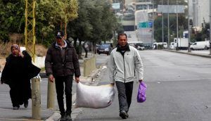 السلطة تقايض على حساب تعويضات العمال: 4 ليترات بنزين مقابل تسويات نهاية الخدمة